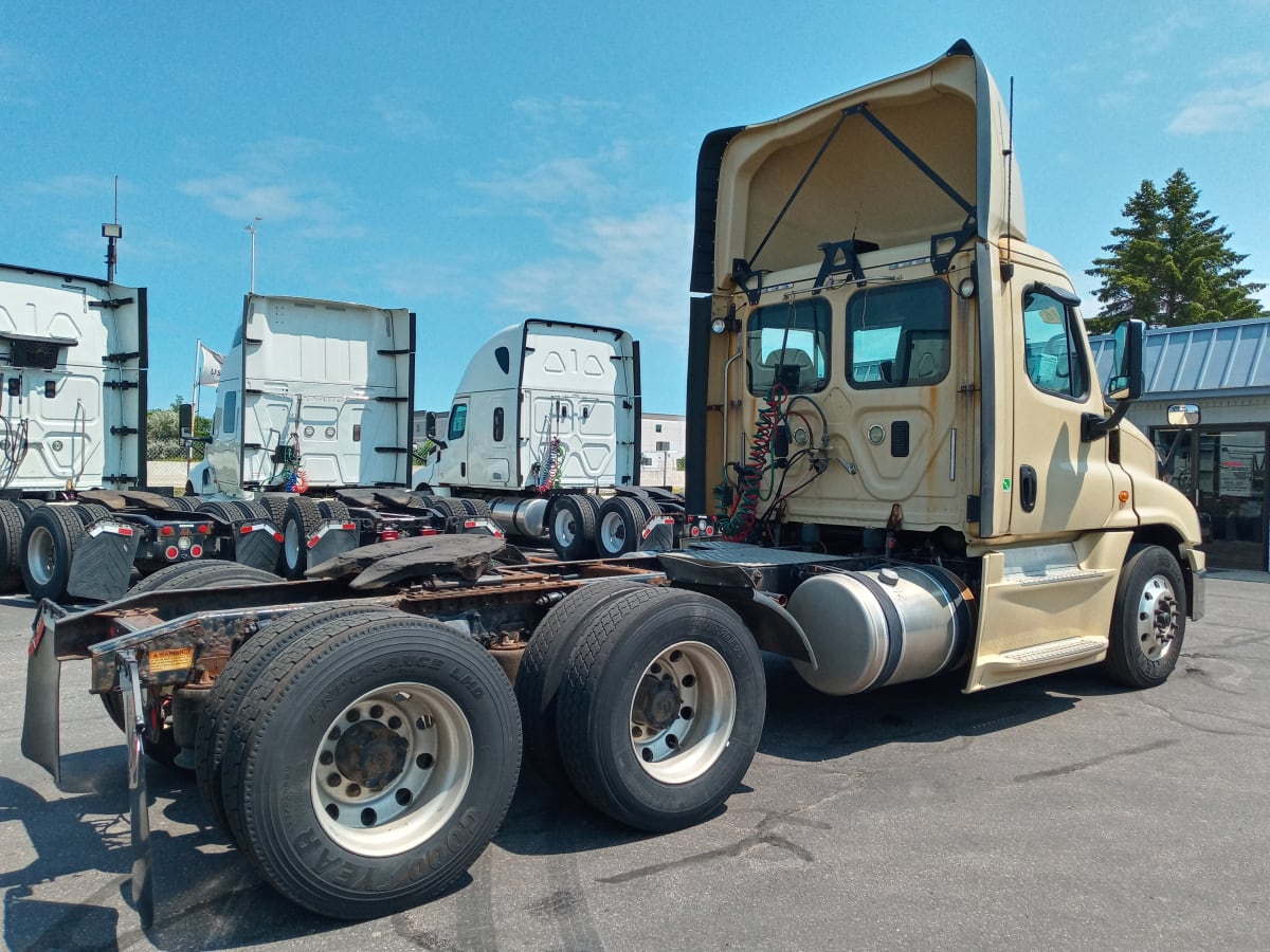 2016 Freightliner/Mercedes CASCADIA 125 655821