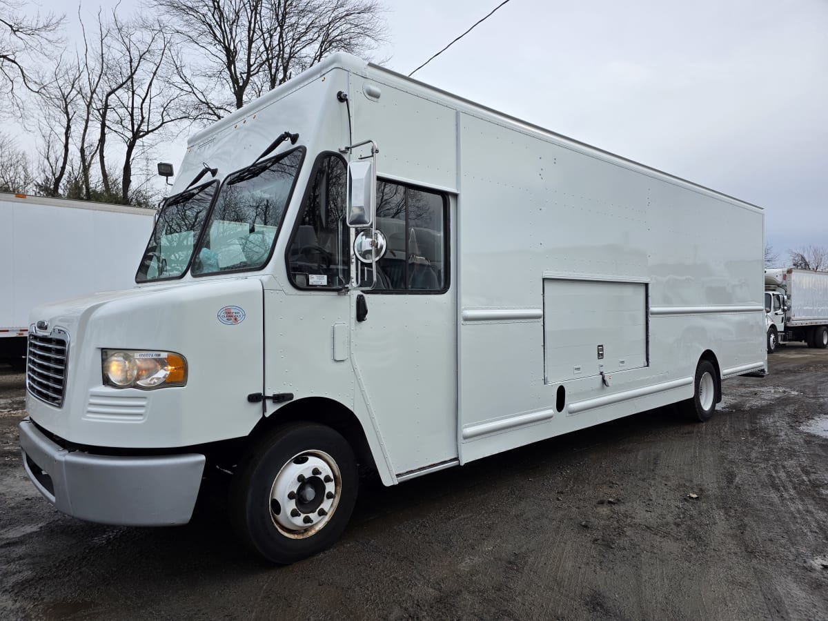 2016 Frtlr Custom Chassis Corp MT55 656074