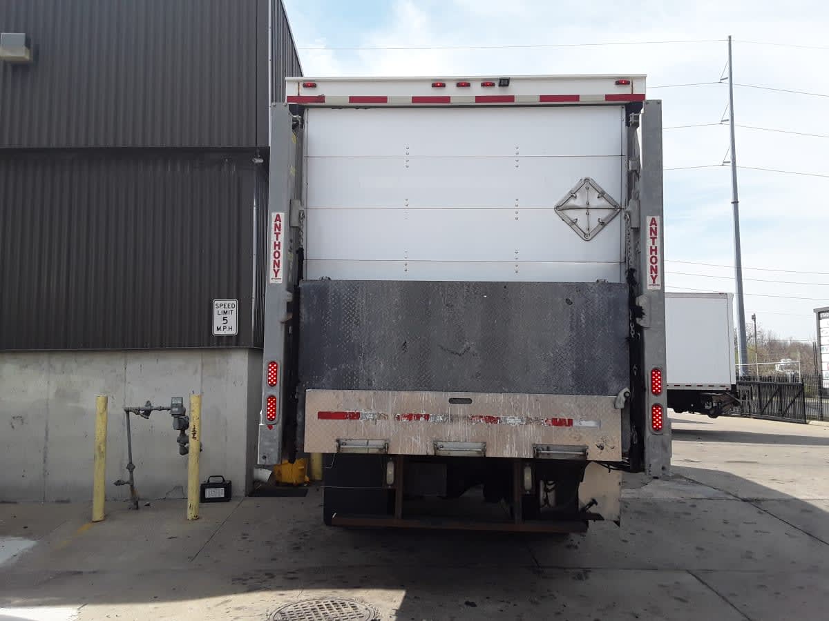 2016 Freightliner/Mercedes M2 106 656338