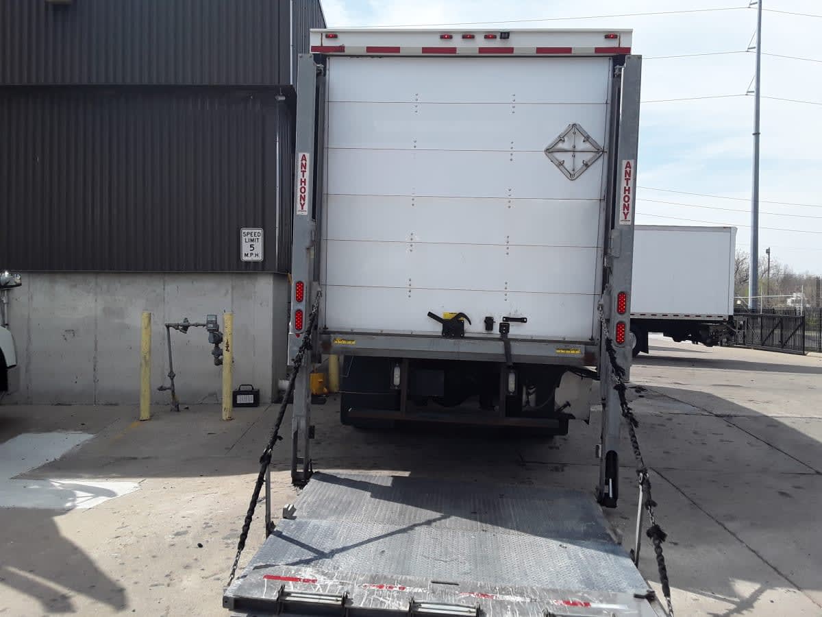 2016 Freightliner/Mercedes M2 106 656338