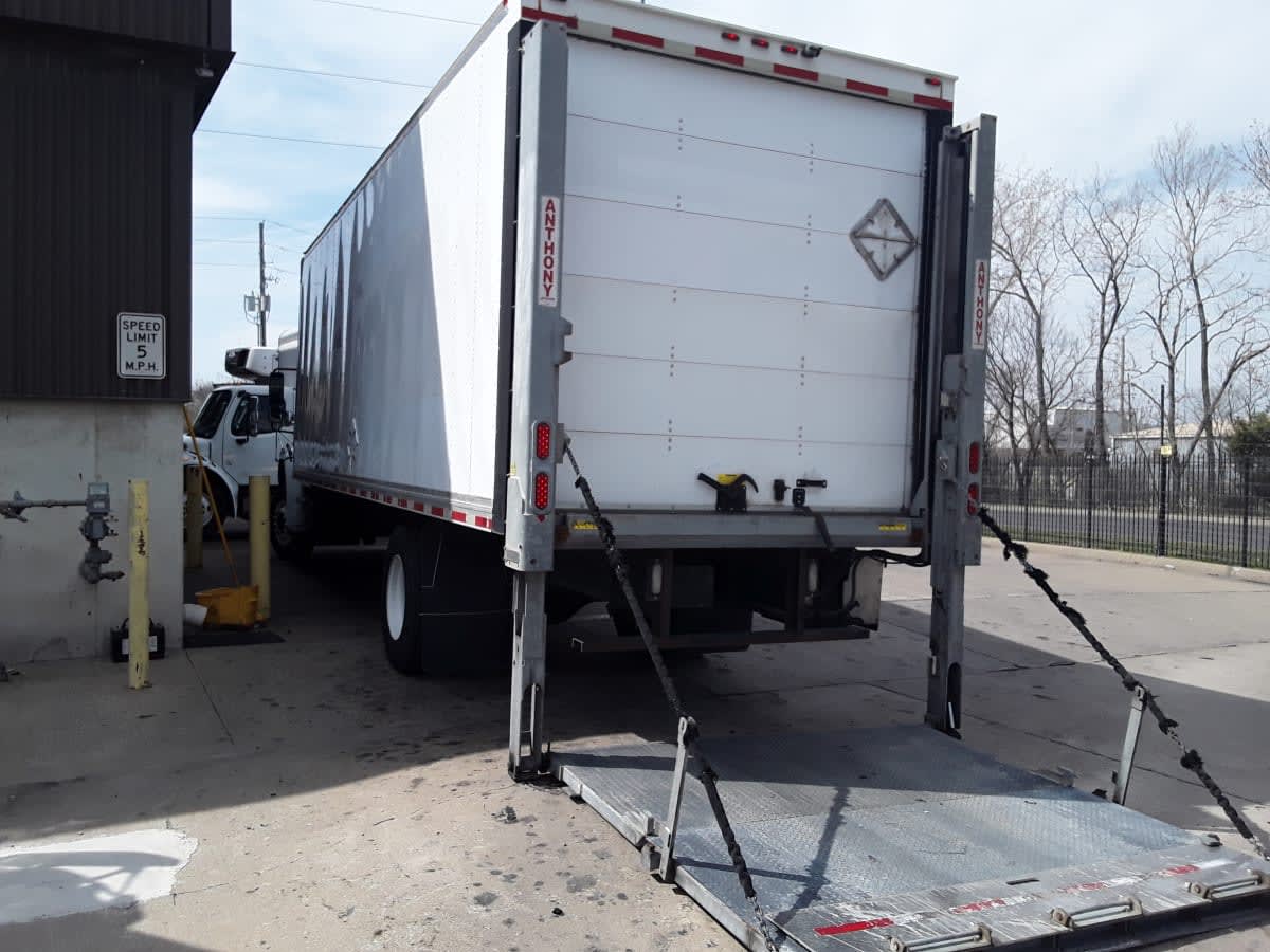 2016 Freightliner/Mercedes M2 106 656338