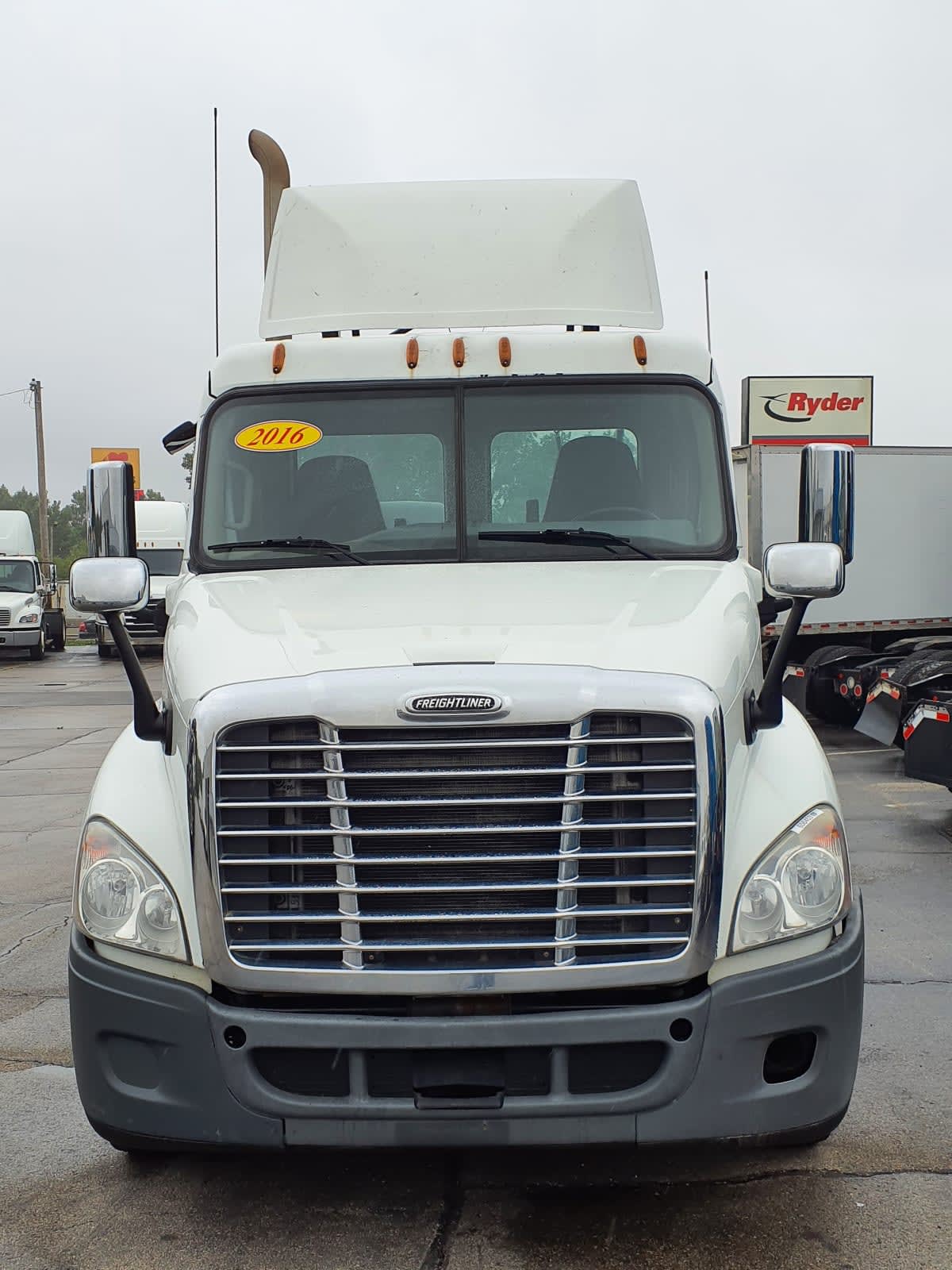 2016 Freightliner Cascadia in Oak Creek, WI — photo 2