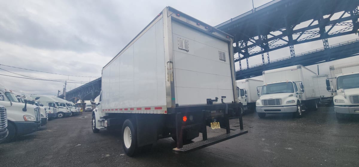 2016 Freightliner/Mercedes M2 106 656557