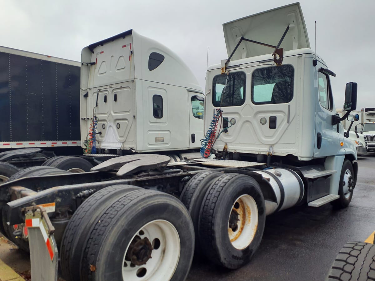 2016 Freightliner/Mercedes CASCADIA 125 657074