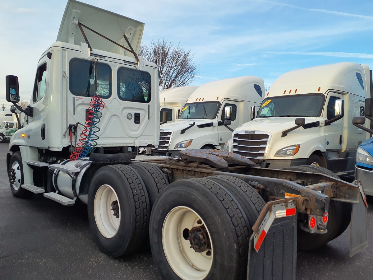 2016 Freightliner/Mercedes CASCADIA 125 657075