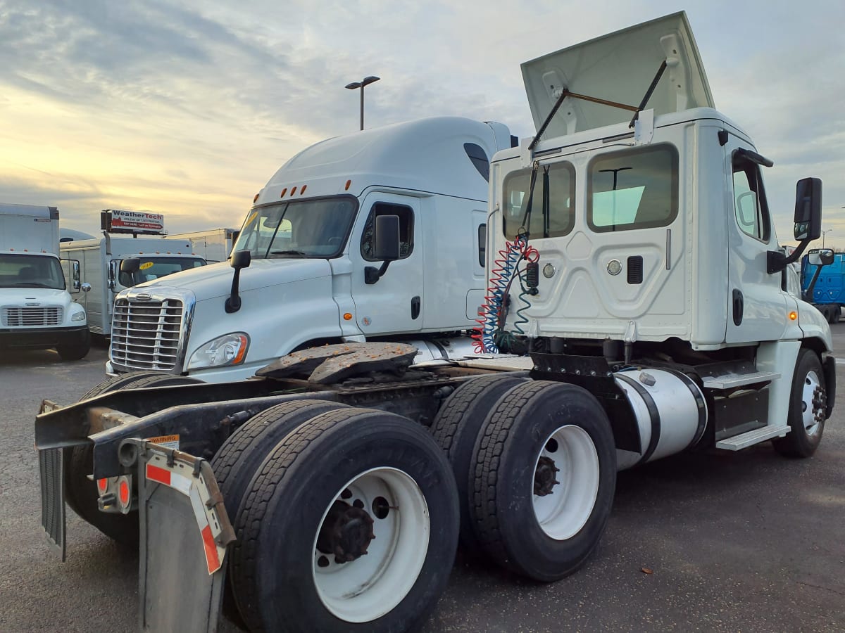 2016 Freightliner/Mercedes CASCADIA 125 657075