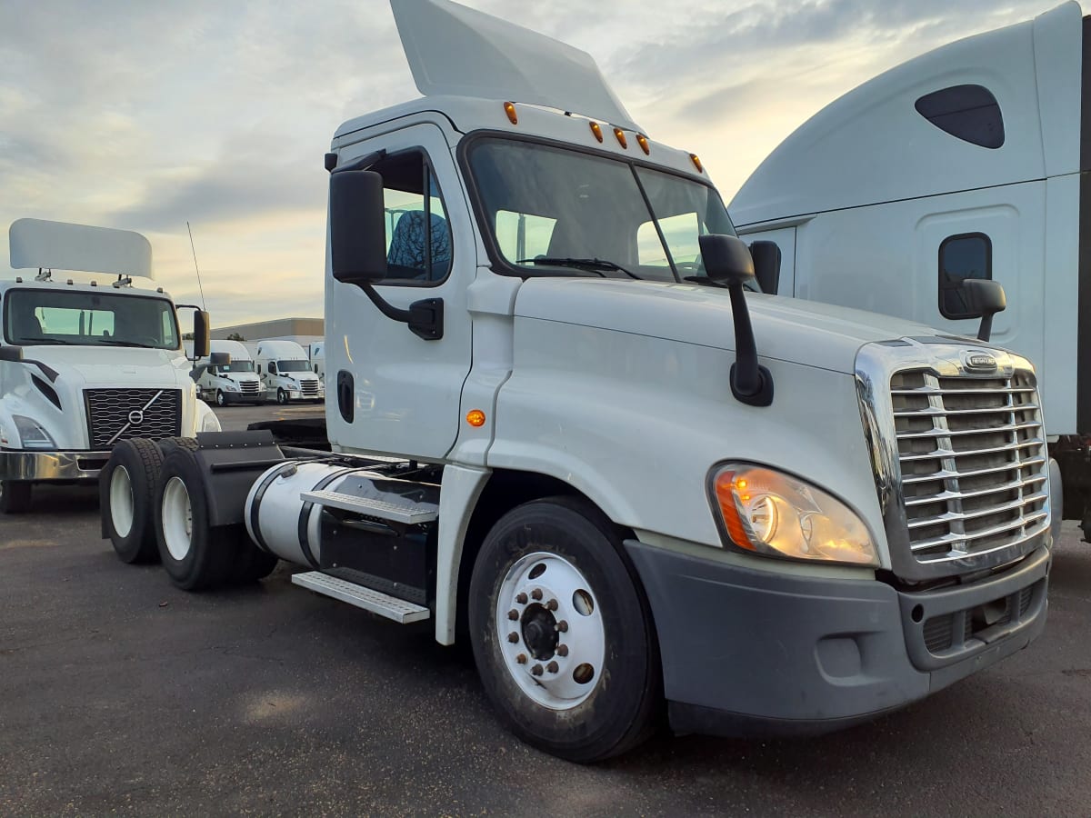 2016 Freightliner/Mercedes CASCADIA 125 657075