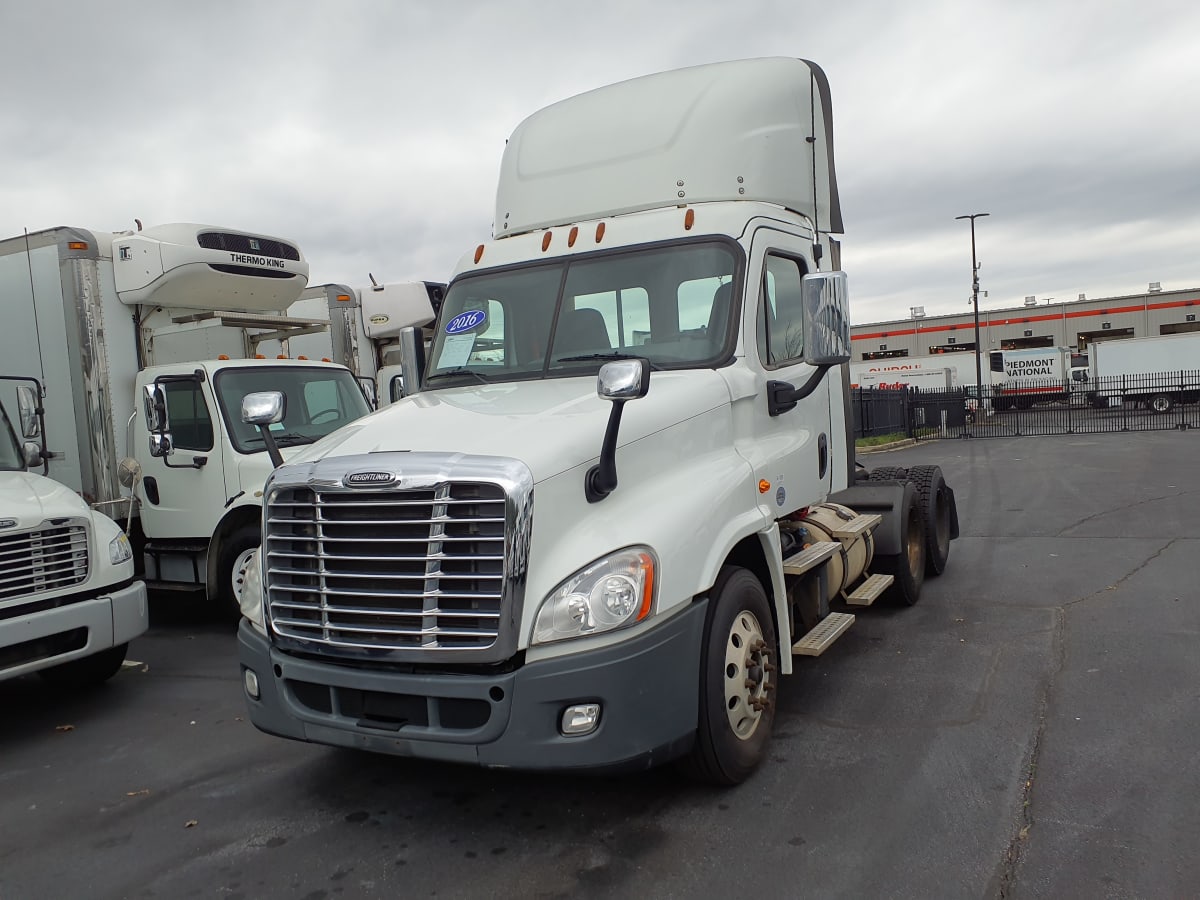 2016 Freightliner/Mercedes CASCADIA 125 657310