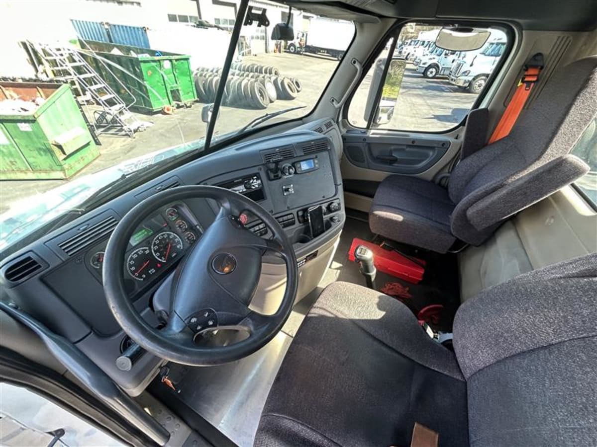 2017 Freightliner/Mercedes CASCADIA 113 657372