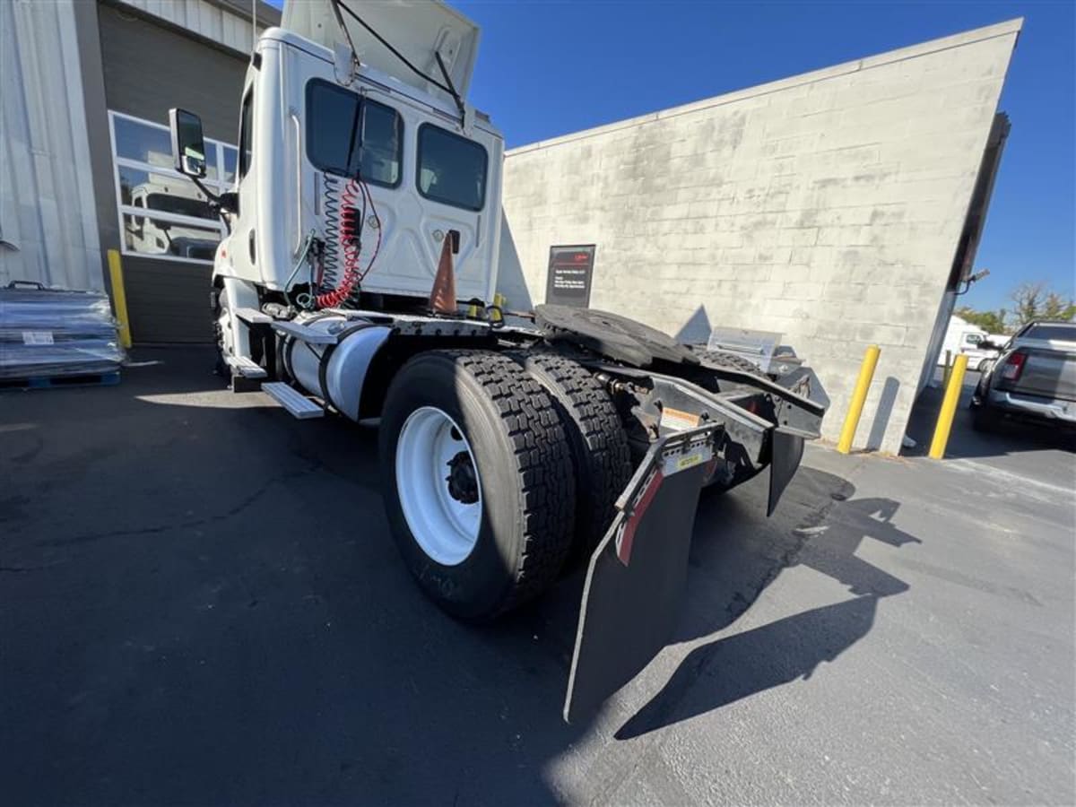 2017 Freightliner/Mercedes CASCADIA 113 657373