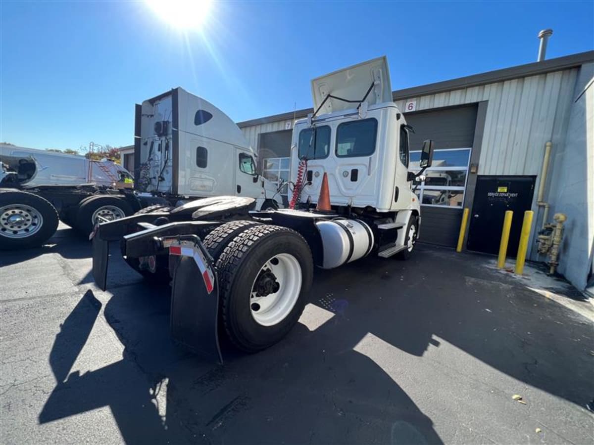 2017 Freightliner/Mercedes CASCADIA 113 657373