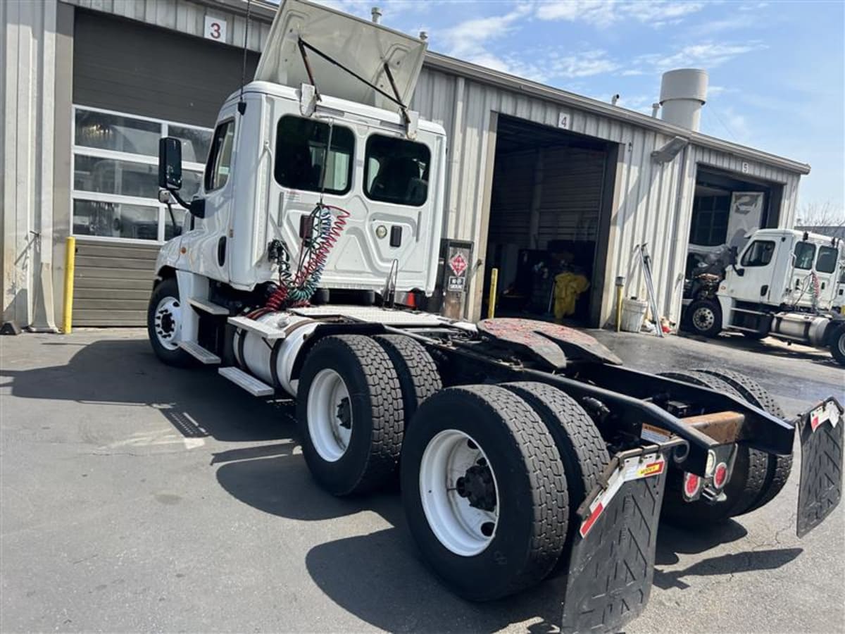 2016 Freightliner/Mercedes CASCADIA 125 657374