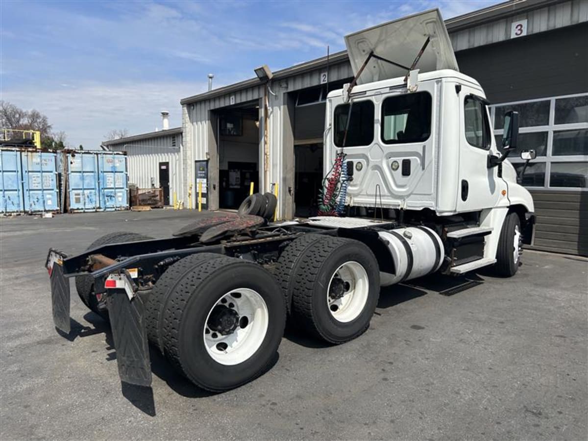 2016 Freightliner/Mercedes CASCADIA 125 657374