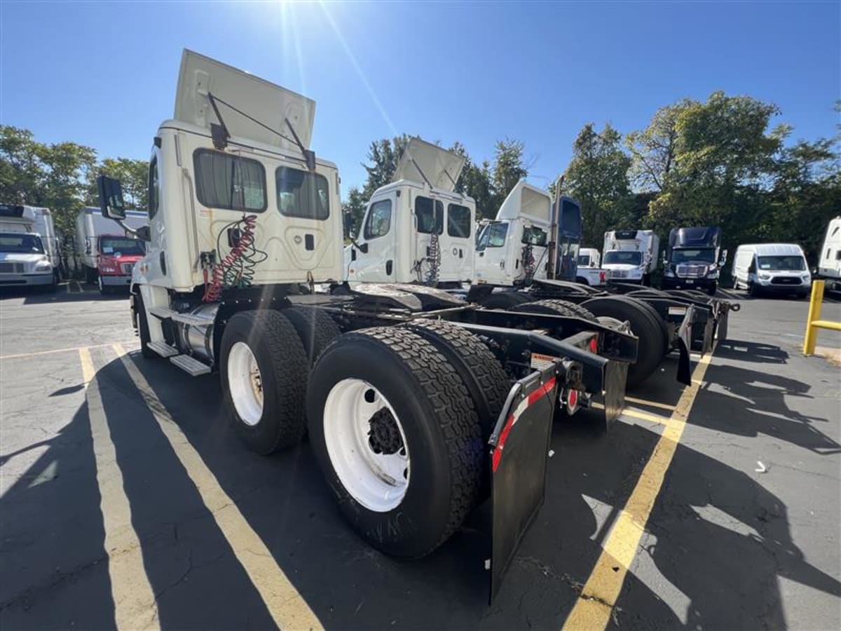 2017 Freightliner/Mercedes CASCADIA 125 657375