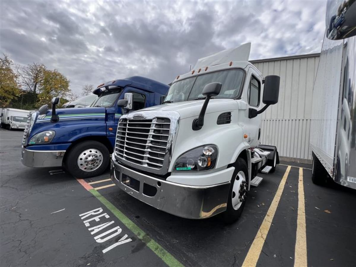 2016 Freightliner/Mercedes CASCADIA 113 657377