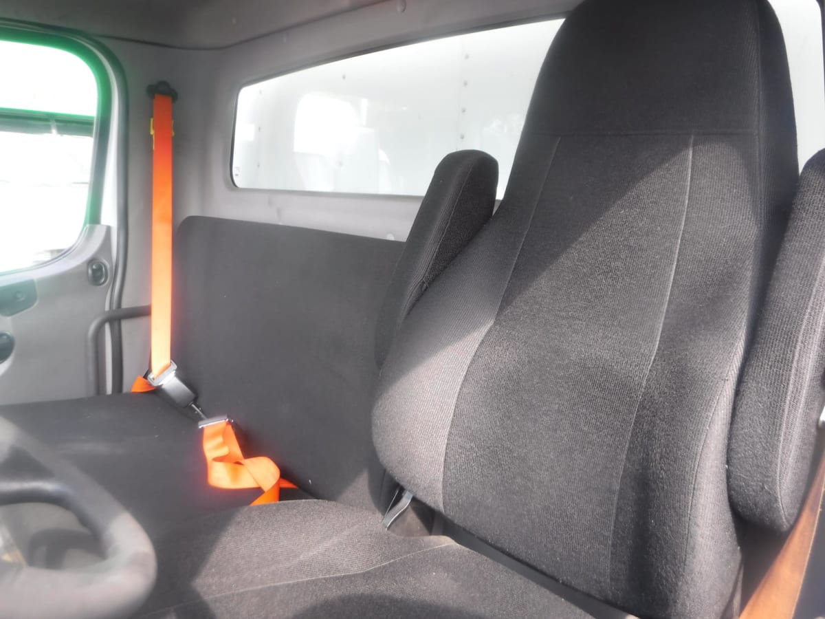 2016 Freightliner/Mercedes M2 106 657415