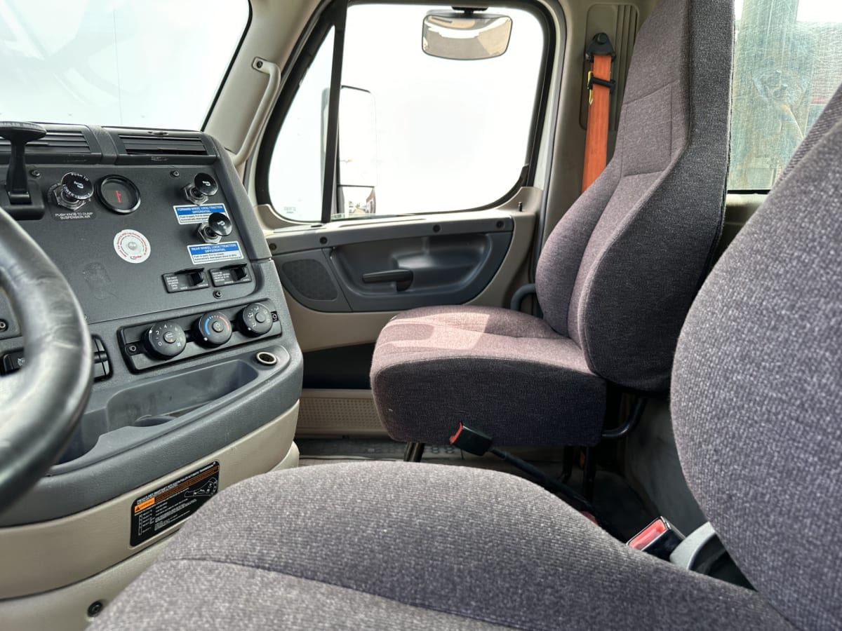 2016 Freightliner/Mercedes CASCADIA 125 657439