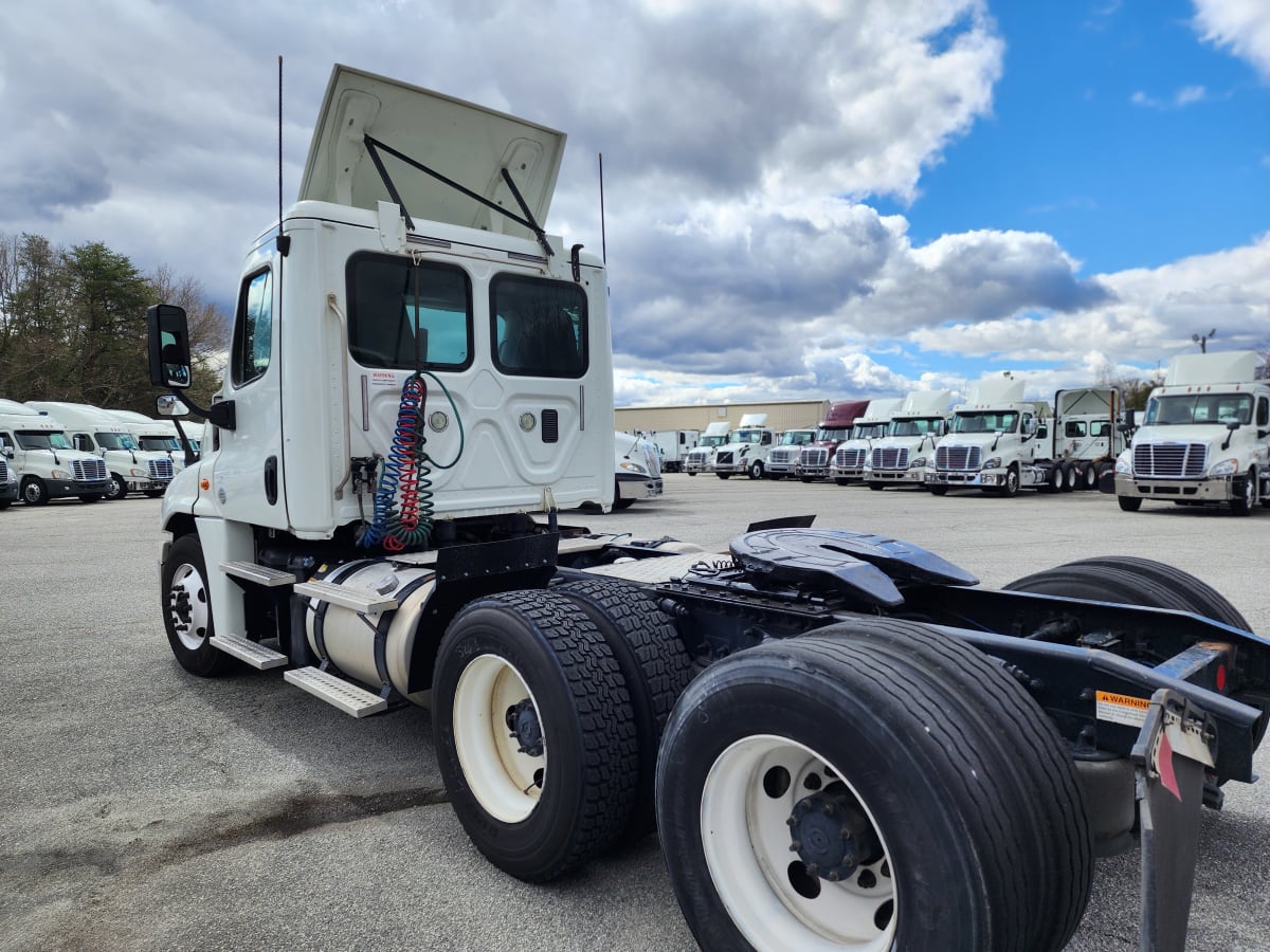 2016 Freightliner/Mercedes CASCADIA 125 657546