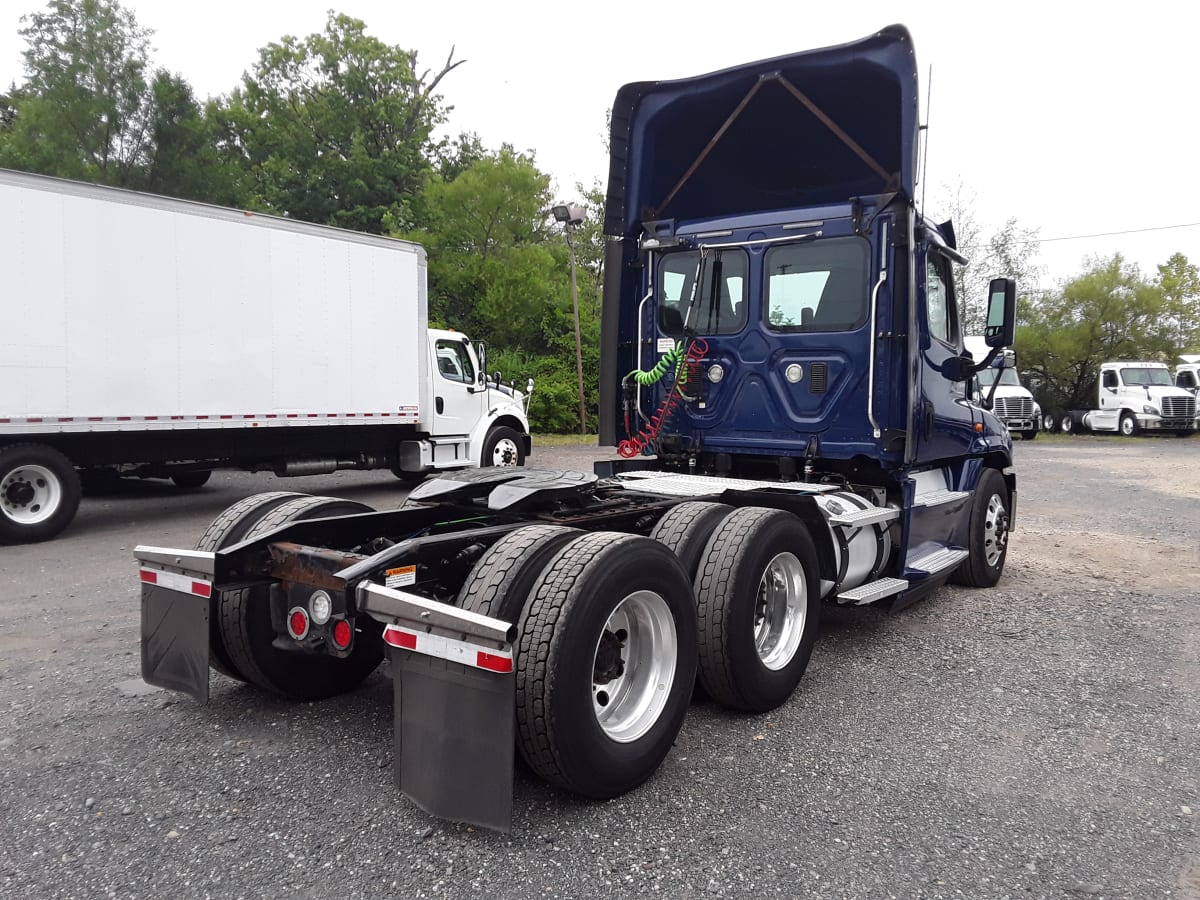 2016 Freightliner/Mercedes CASCADIA 125 657595