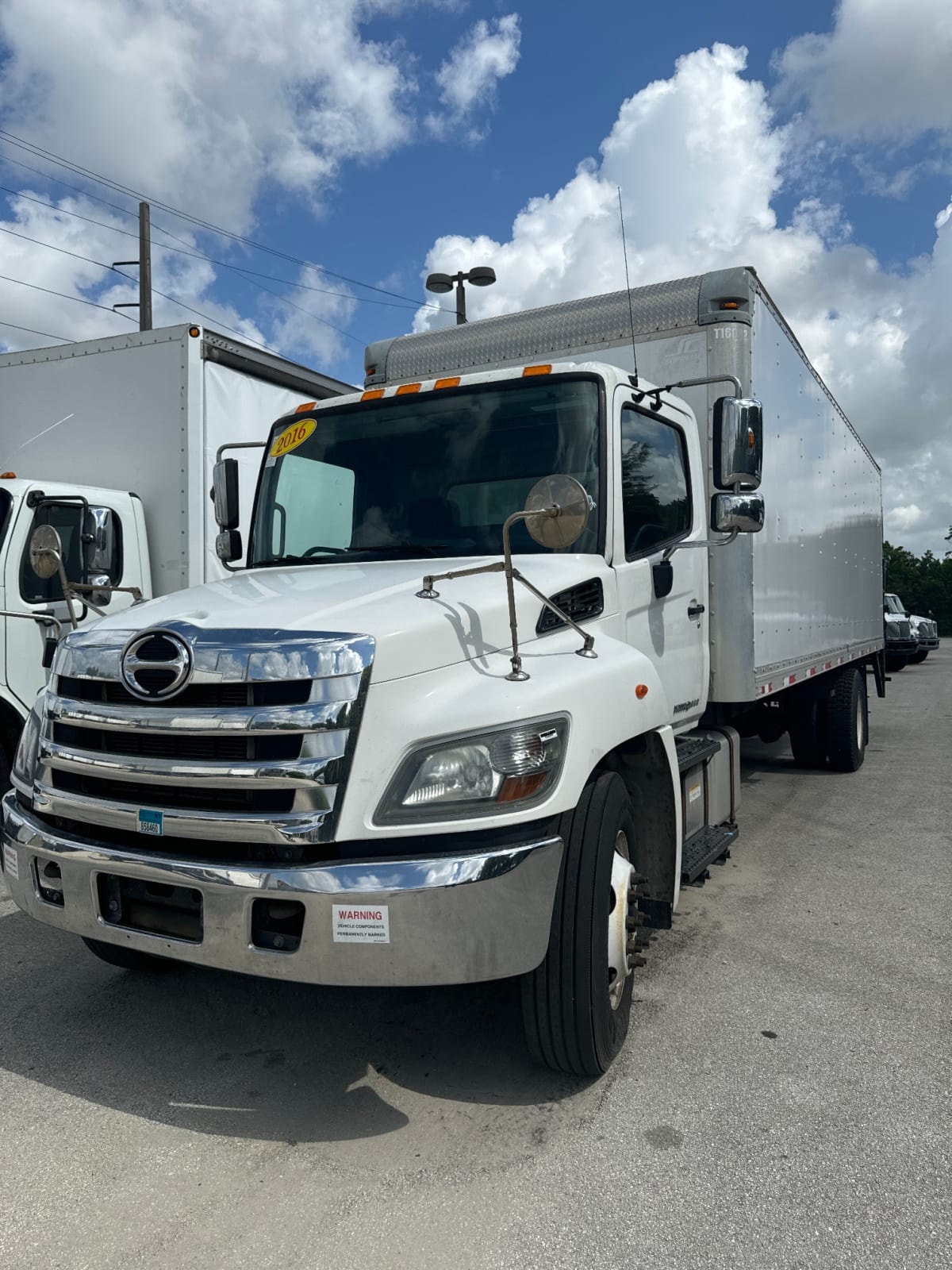 2016 Hino 338 657772