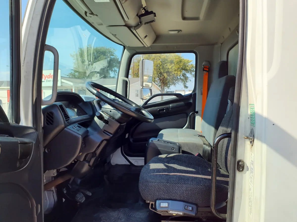 2016 Hino 338 657778