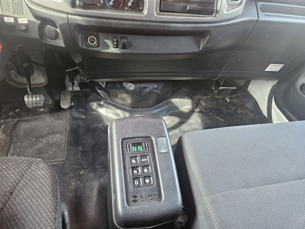 2016 Hino 338 657808