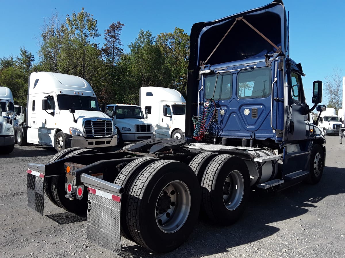 2016 Freightliner/Mercedes CASCADIA 125 657895