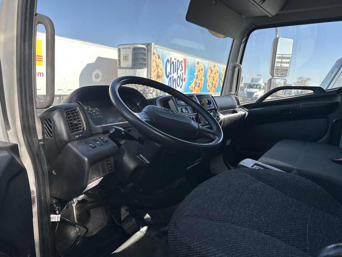 2016 Hino 338 657901