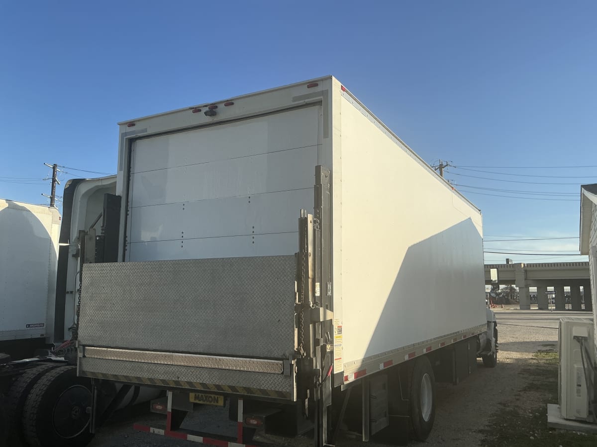 2016 Hino 338 657907