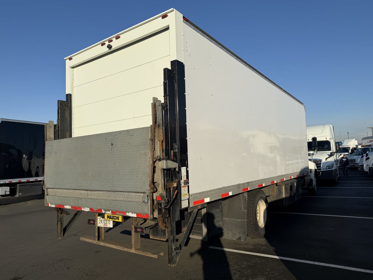 2016 Hino 338 657912