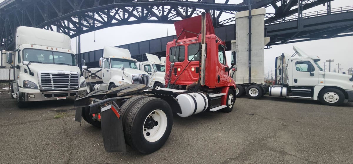 2016 Freightliner/Mercedes CASCADIA 113 657979