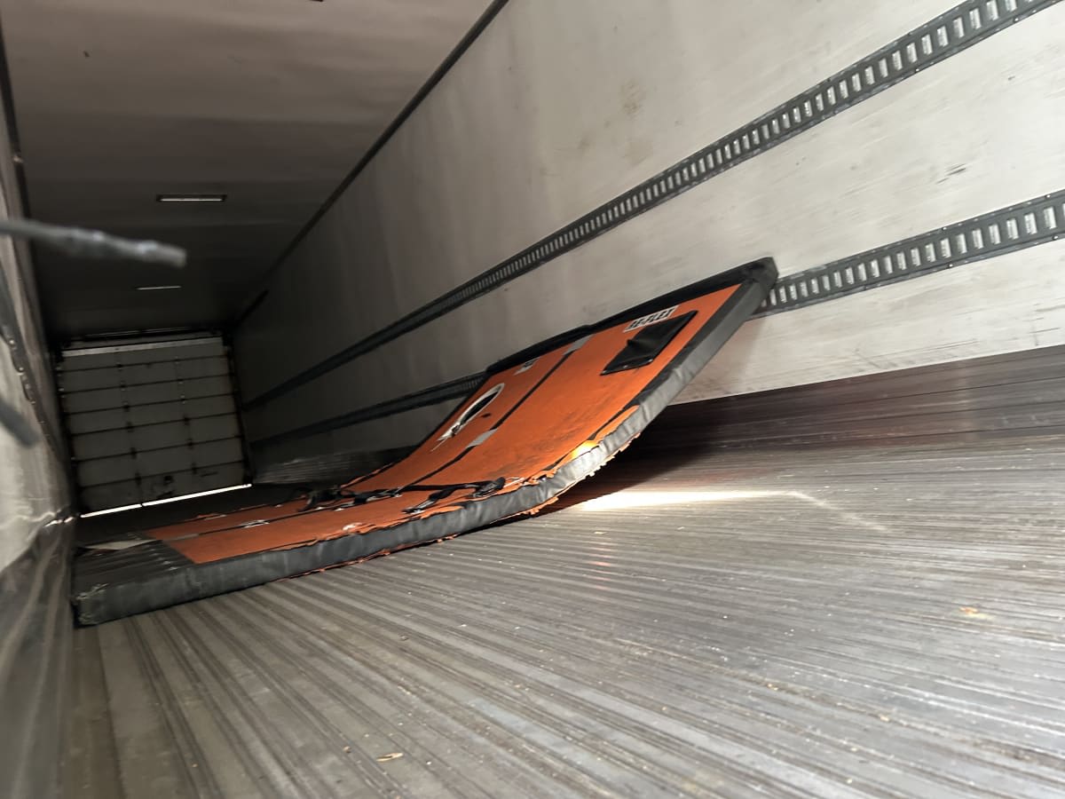 2016 Utility Trailers VS2RA 48/162/102 658069