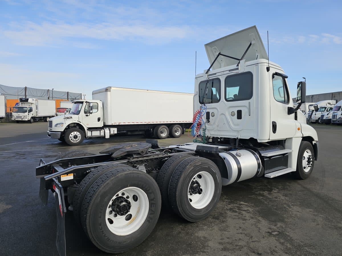 2016 Freightliner/Mercedes CASCADIA 125 658108