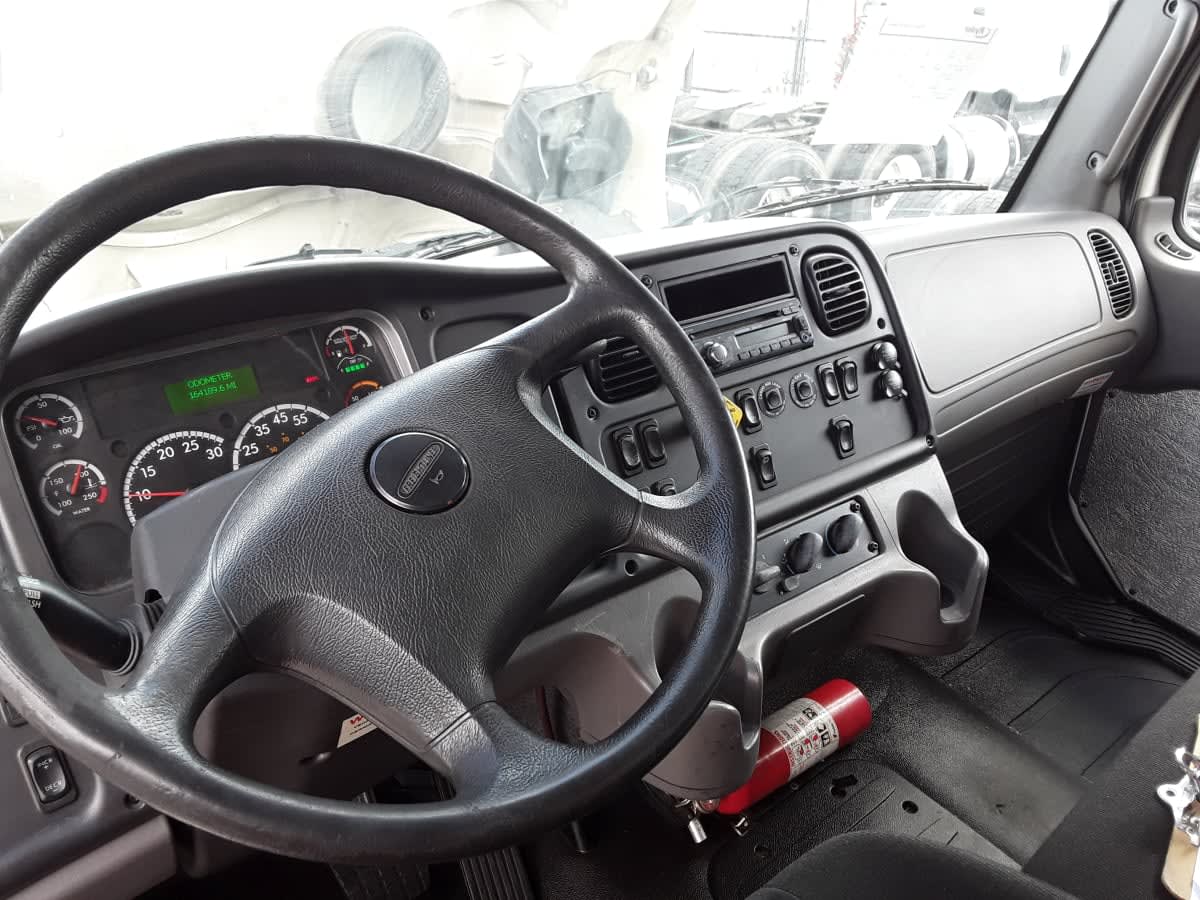 2016 Freightliner/Mercedes M2 106 658224