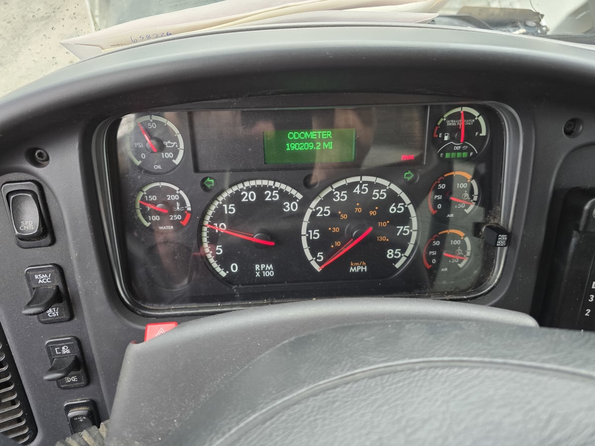 2016 Freightliner/Mercedes M2 106 658226