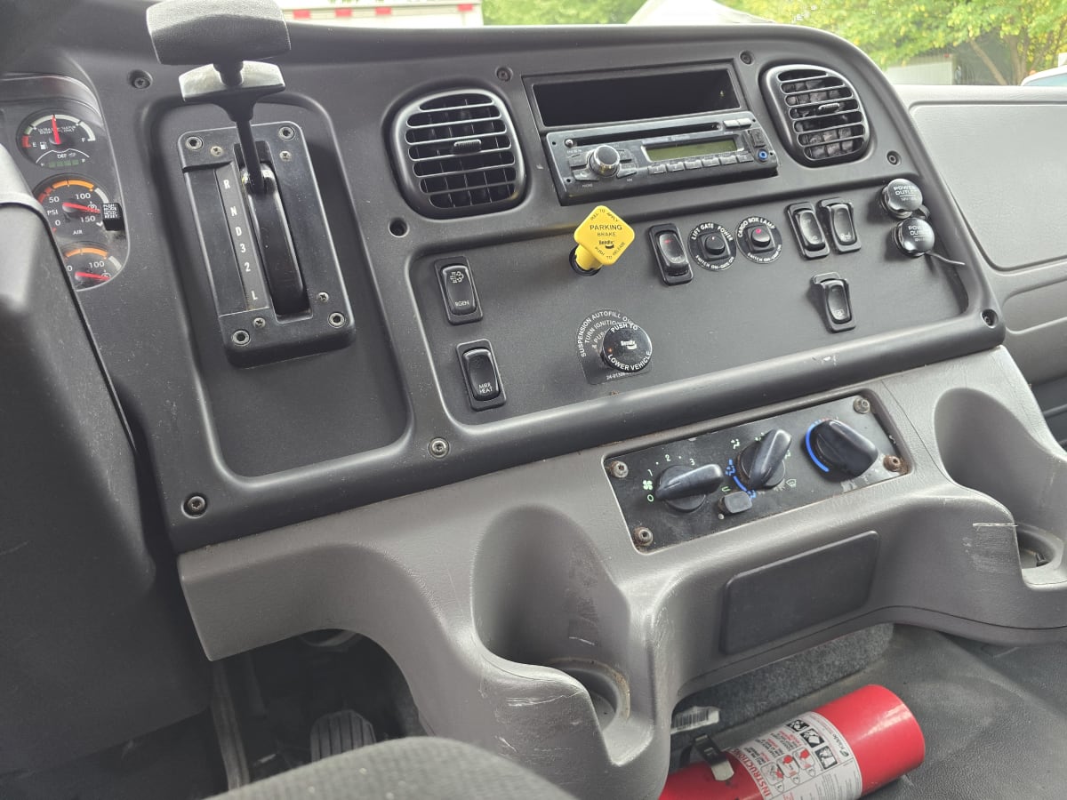 2016 Freightliner/Mercedes M2 106 658226