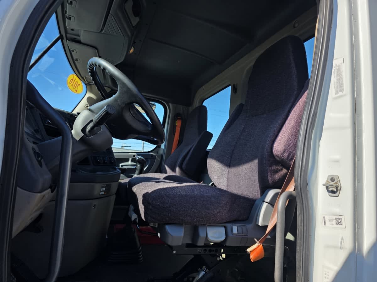 2016 Freightliner Cascadia in Bensalem, PA — photo 7