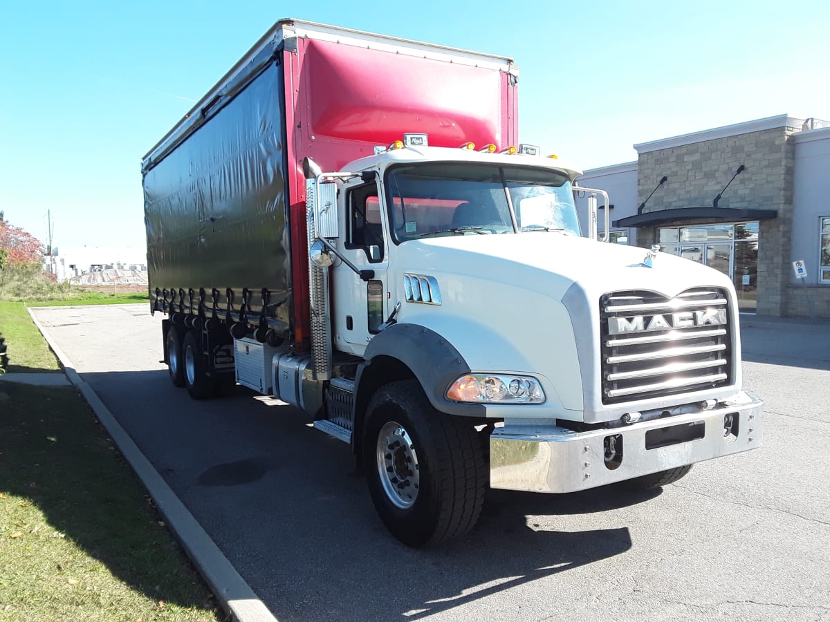 2016 Mack Trucks, Inc. GU 800 658426