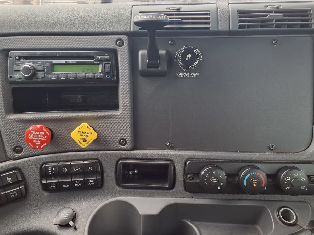 2016 Freightliner - image 10