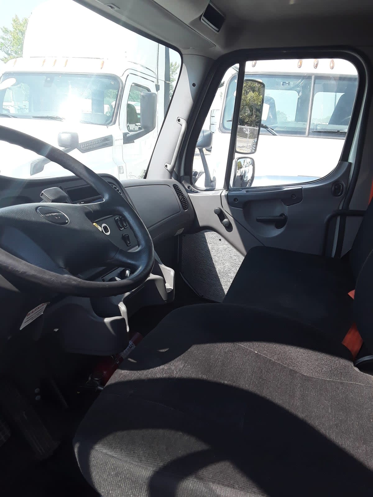 2016 Freightliner/Mercedes M2 106 659328
