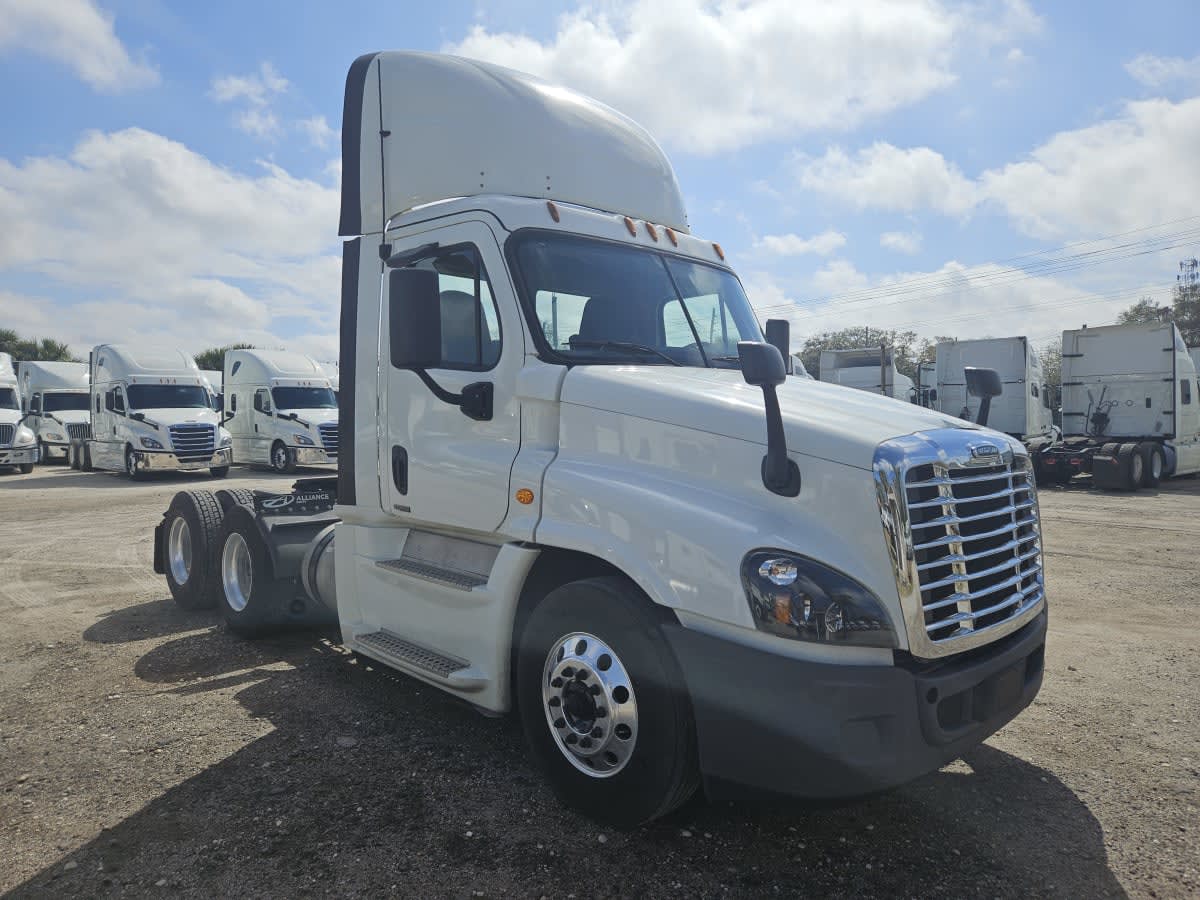 2016 Freightliner - image 3