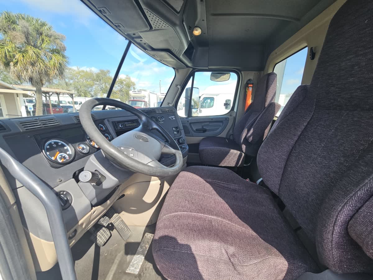 2016 Freightliner - image 7