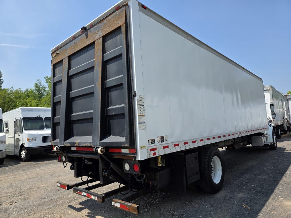 2017 Freightliner M2 106 659340