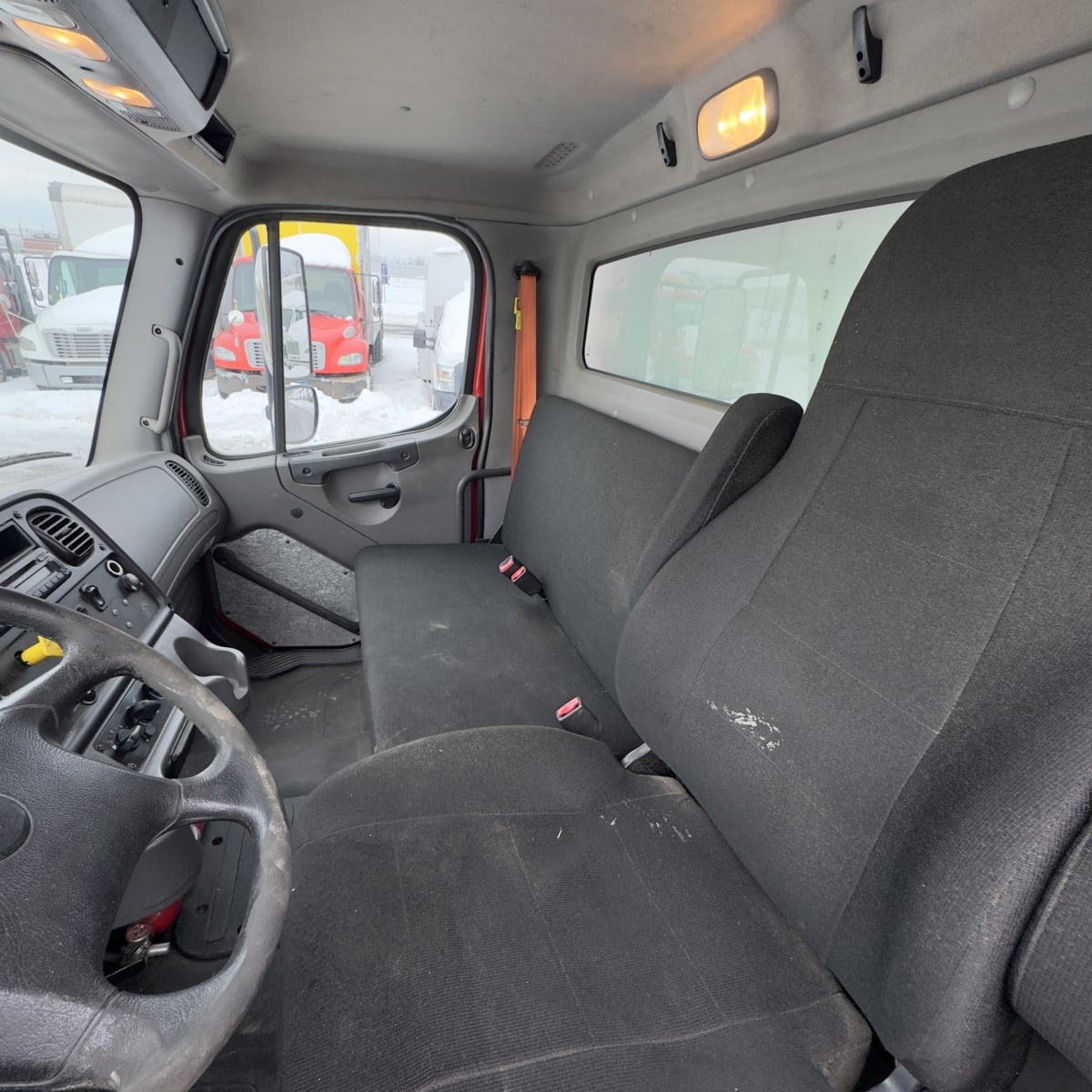 2016 Freightliner/Mercedes M2 106 659410