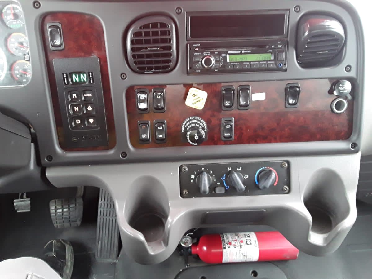 2017 Freightliner M2 106 659749