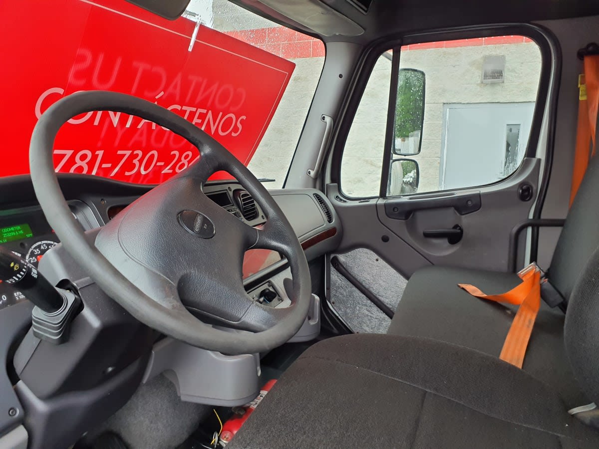 2017 Freightliner M2 106 659751