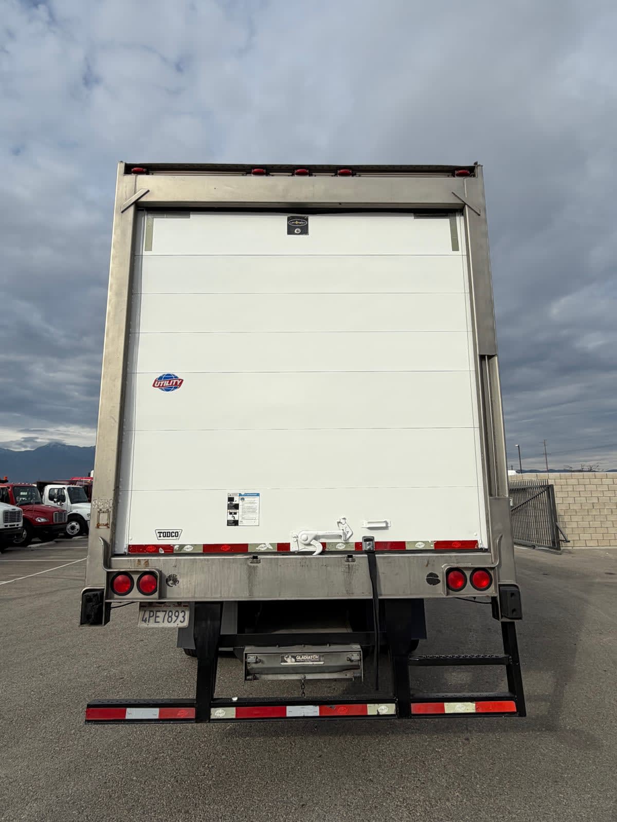 2016 Utility Trailers VS2RA 48/162/102 659980