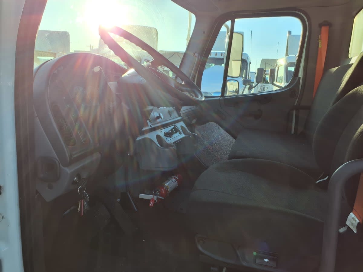 2016 Freightliner/Mercedes M2 106 660083