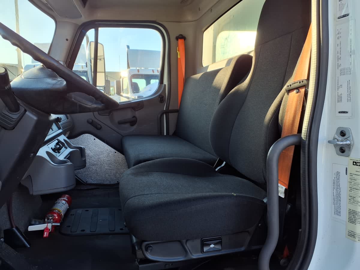 2016 Freightliner/Mercedes M2 106 660083