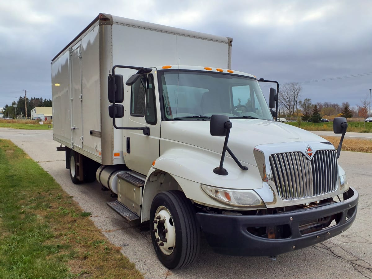 2017 Navistar International 4300 LP 660147